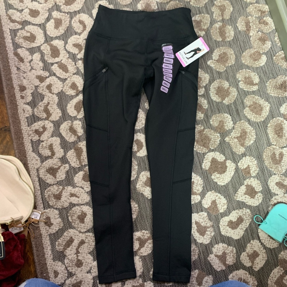 NWT Active Life black leggings with zipper pockets, size small